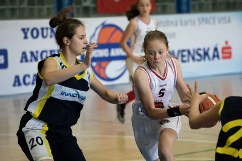 Majstrovstvá SR mladších žiačok 2017 – BK ŠKP 08 Banská Bystrica – AŠK Slávia Trnava