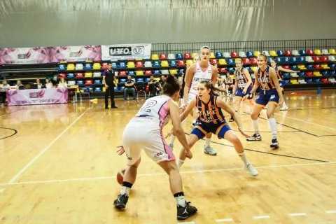 PINK Pecsi 424 (HUN) vs. Young Angels Košice, EWBL