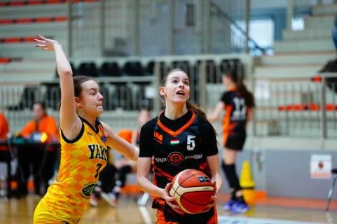 YOUNG ANGELS Košice U14 vs. RÁTGÉBER Academy Pécs U14 (HUN), MEL/BasketGirls