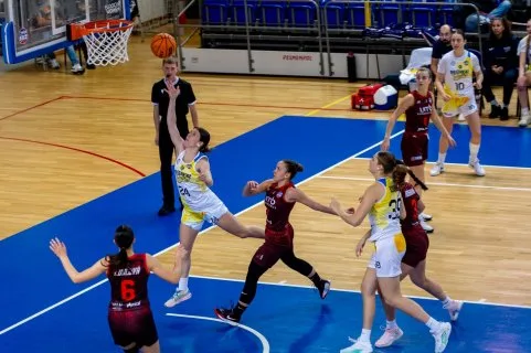 Piešťanské Čajky vs. BK ŠK UMB Banská Bystrica