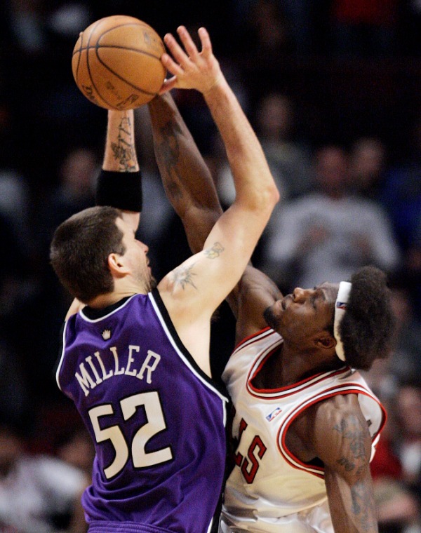 Hráčmi týždňa v NBA Hedo Türkoglu a Brad Miller