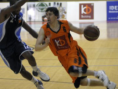 Gillespiemu telefonoval do Nitry Emeka Okafor