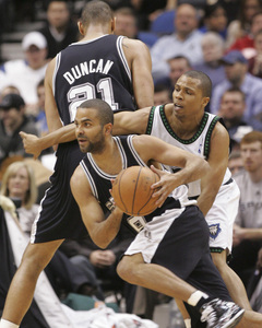 Úspešný návrat Parkera, Ginobili úradoval