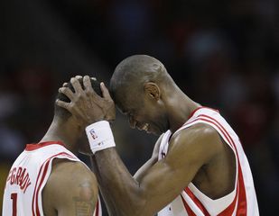 Detroit zdolal San Antonio, Houston vyhral už 21. duel v rade