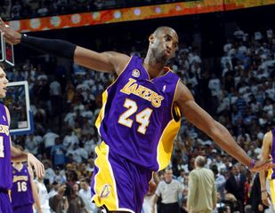 Magic a Lakers v semifinále, Hawks opäť víťazne s Bostonom