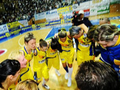 Novou posilou KOSIT-u 2013 Američanka Sidney Spencerová