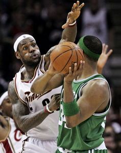 Cleveland znížil stav série proti Boston Celtics
