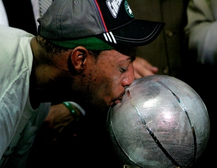 S Lakers si finále zahrajú Celtics