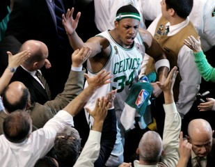 Boston využil výhodu domáceho prostredia, nad Lakers vedie 1:0