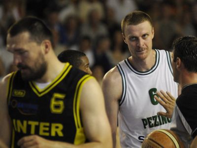 Extraliga mužov – Pezinok sa ujal vedenia v sérii