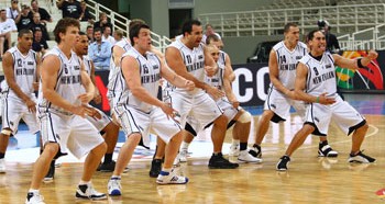 Basketbalová „haka“ aj v Aténach – VIDEO