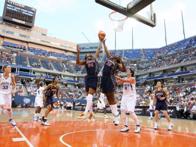 Ďalšia bitka v detroitskej hale Auburn Hills počas WNBA – VIDEO