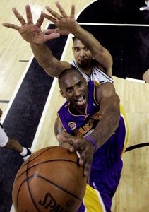 Paul Pierce a Kobe Bryant – zo stávkarov finalistami