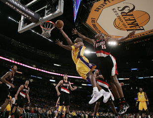 Lakers dominovali v losangeleskom derby