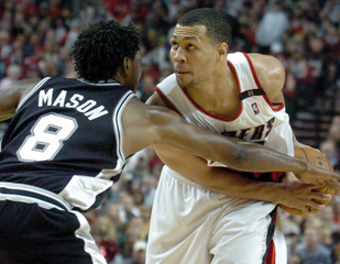 Portland napravil nevydarený duel proti Lakers, zdolal Spurs