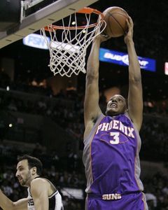 Diaw a Bell z Phoenixu do Charlotte za Richardsona