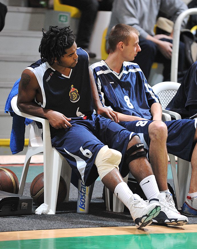 Nový rok neprežila trojica zahraničných rozohrávačov