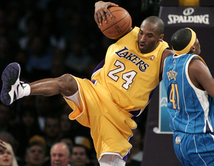 Lakers doma podľahli New Orleans