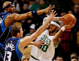 Ľahké víťazstvá Lakers a Celtics nad Spurs a Mavericks