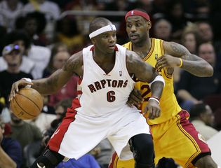 Boston vyhral 12. duel v rade, Cavaliers doma nezdolaní