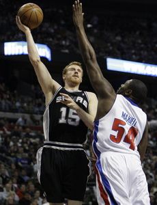Boston s 11. prehrou, Detroit nestačil na Spurs