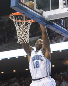 V Orlande žiaril nezastaviteľný Dwight Howard