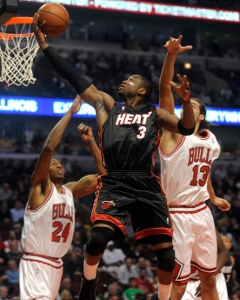 Dwyane Wade v predĺžení rozhodol duel v Miami