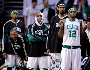 Prehra Lakers aj Celtics, na čele súťaže Cavaliers