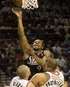 Fotogaléria k nočným stretnutiam NBA z 23. marca