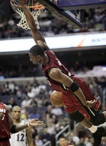 Dwight Howard so skvelým výkonom, Orlando opäť víťazné