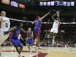 Boston zaváhal s Chicagom, prehrali aj Spurs a Portland
