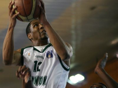 Williams zabudol na boľavý chrbát a hral