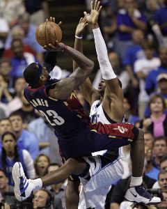 LeBronovi Jamesovi odstránili nádor z príušnej žľazy
