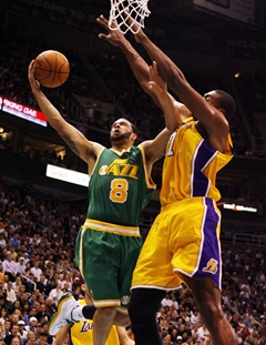 Štvrtá prehra Lakers, Dallas nočnou morou Charlotte