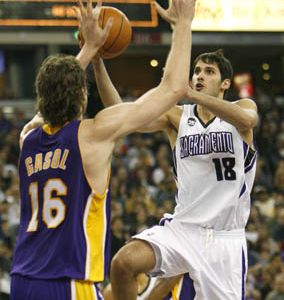 Kalifornská dráma v Sacramente pre Lakers