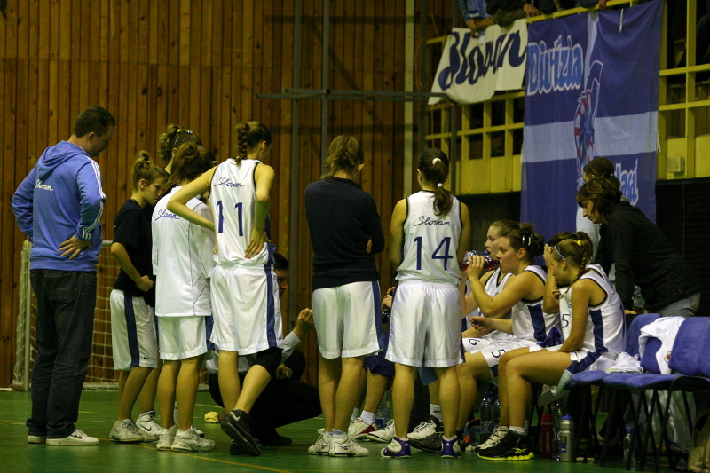 Len bod oddeľuje play-off od zostupu z extraligy