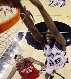 Rondo zaznamenal triple-double, James 41 bodov