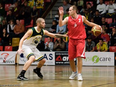 Boj o vrchné priečky v tabuľke aj o miestenky v play-off