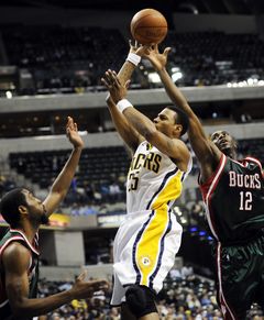 Milwaukee ozbíjalo aj Boston, Charlotte pred Miami