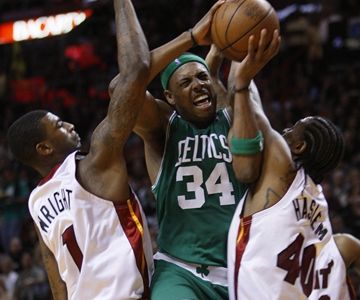 Spurs s mečbalom, Miami jeden odvrátilo