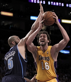 Magic zničili Hawks, Lakers dominovali pod košom