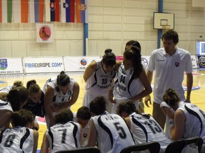 Bravó dievčatá, bravó tréner, bravó fanúšikovia