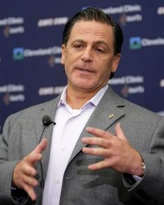 Majiteľ Clevelandu s pokutou za výroky o Jamesovi