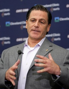Majiteľ Clevelandu s pokutou za výroky o Jamesovi