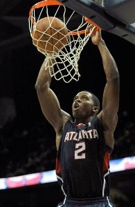 Deň vďakyvzdania svedčal Atlante a Clippers