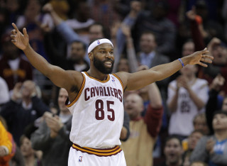 L. James v Clevelande nepochodil napriek triple-double