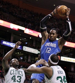Dwight Howard na operáciu, so sezónou je koniec