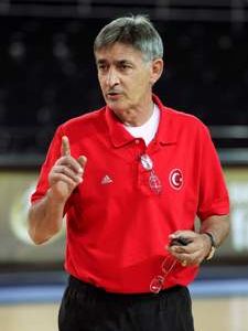 Kouč Turkov označil trénerov v NBA za hlupákov