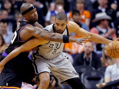 Curry nastrieľal v New Yorku 54 bodov a premenil 11 trojek