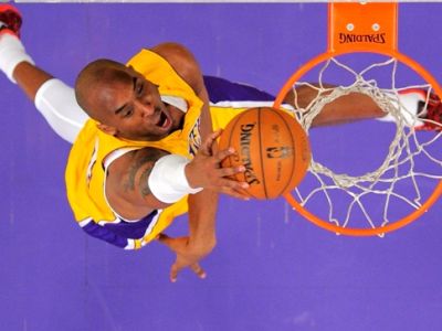 LA Lakers natiahli sériu proti Minnesote